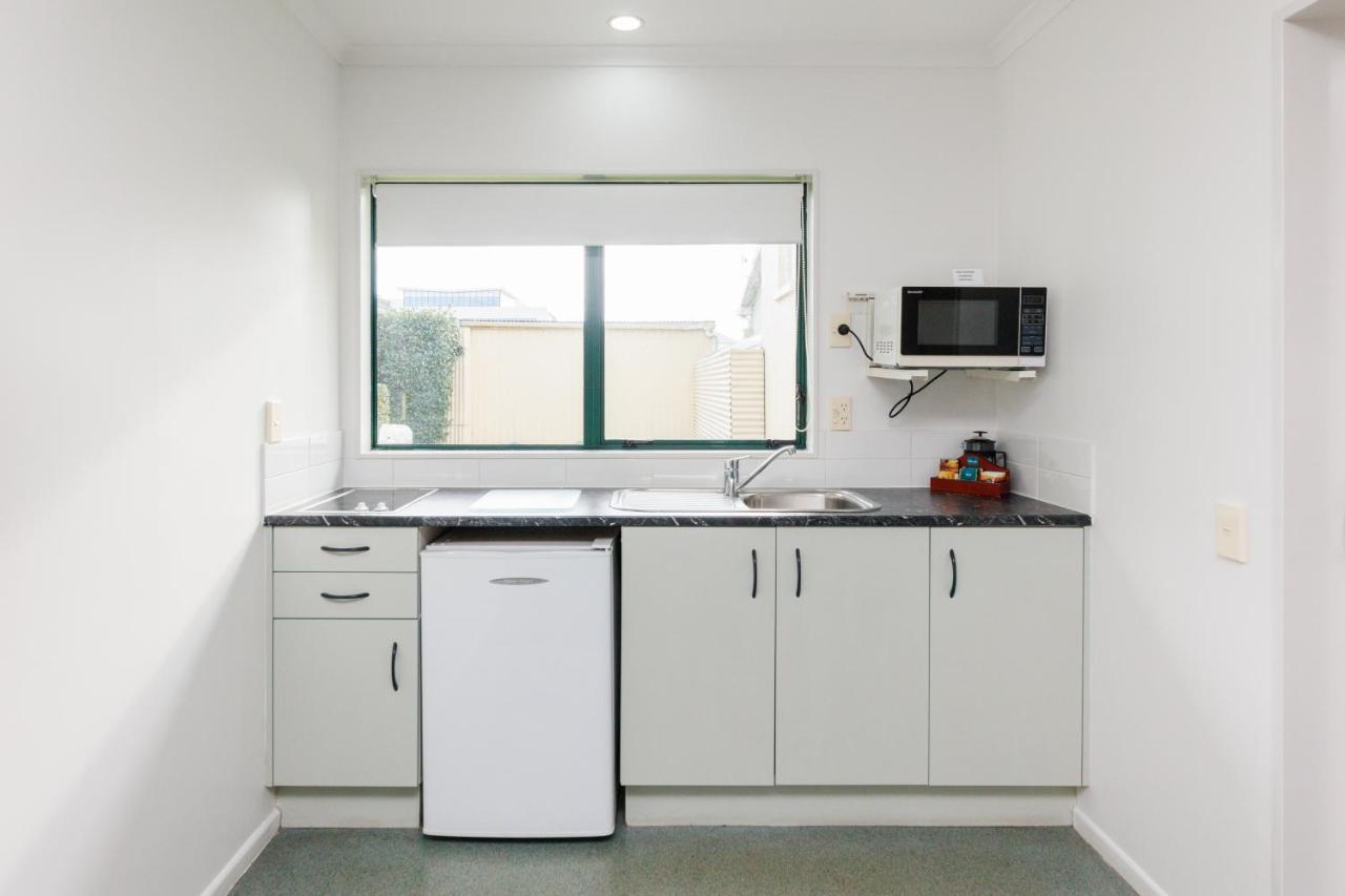 Camelot Motor And Conference Centre Motel 4*