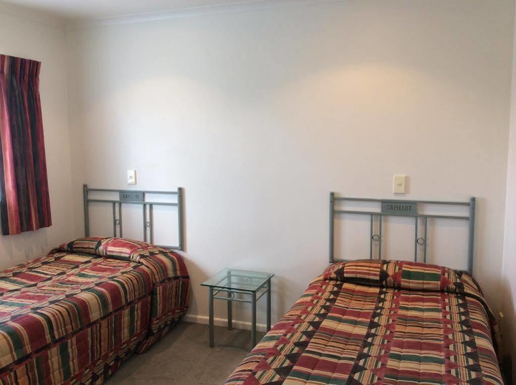 Camelot Motor And Conference Centre Motel 4*